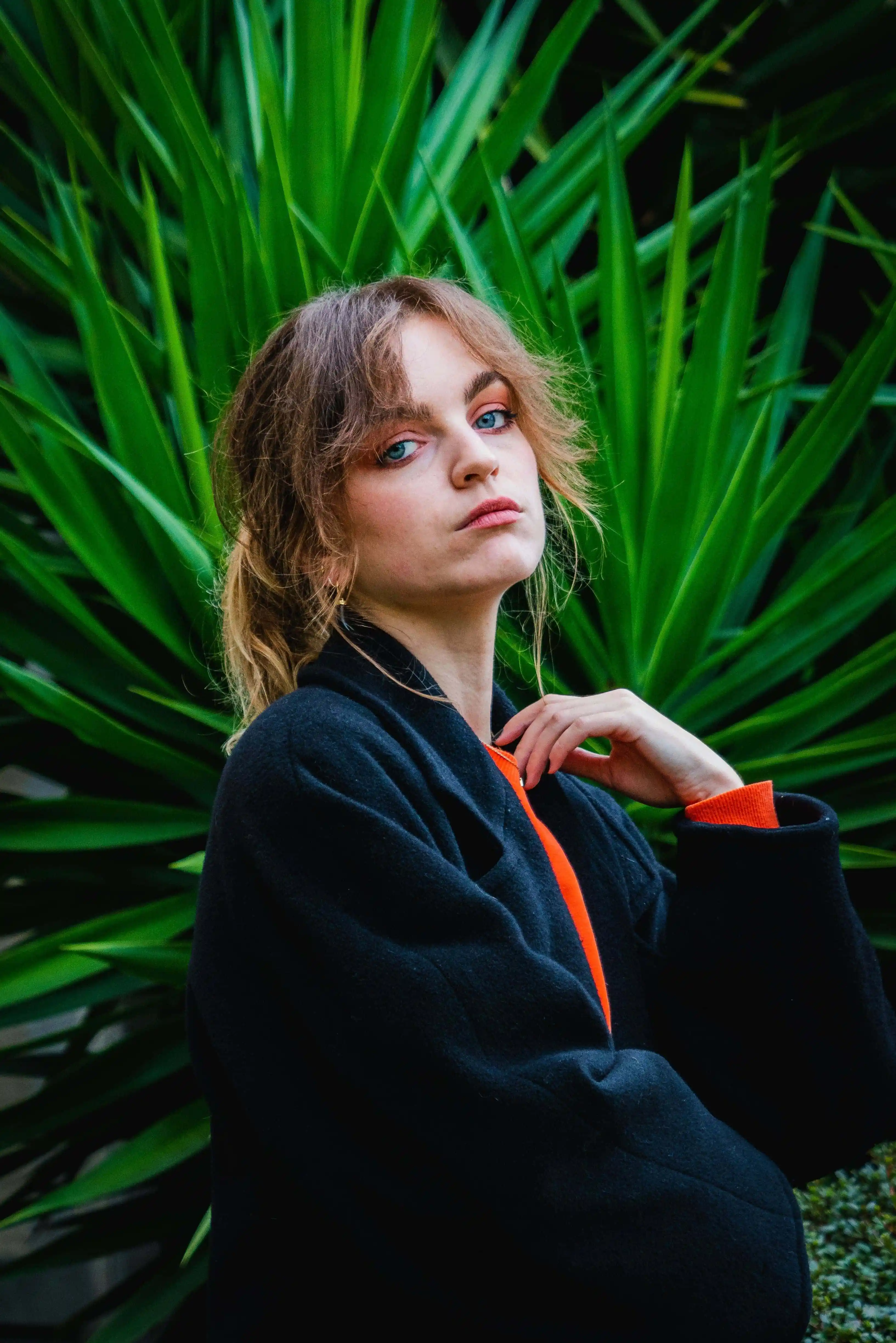 Portfolio Félix Orain - Portrait devant un feuillage vert